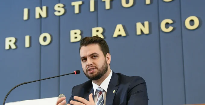 Moraes decide sobre prisão de Filipe Martins: STF nega recurso da defesa sobre transferência para presídio inseguro
