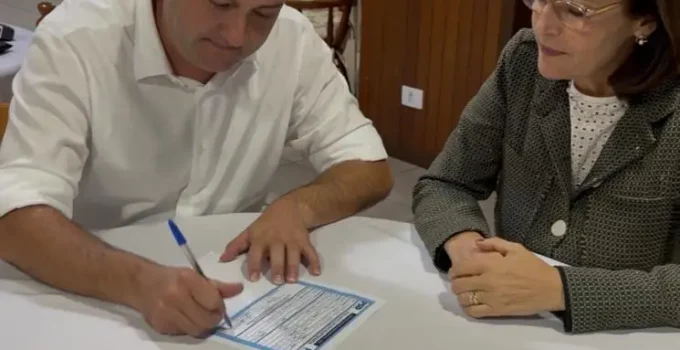 Cristina Graeml, filiada ao PSD de Caiado, declara apoio a Flávio Bolsonaro e agita campo conservador no Paraná