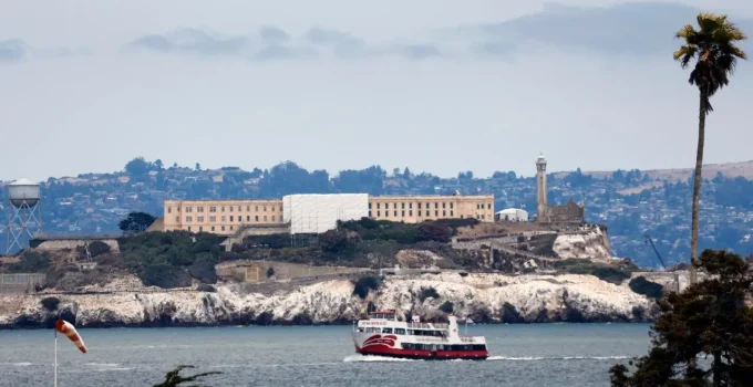 Alcatraz: Trump Quer Reabrir a Prisão Histórica com Custo de US$ 2 Bilhões para Abrigar os Criminosos "Mais Cruéis" dos EUA