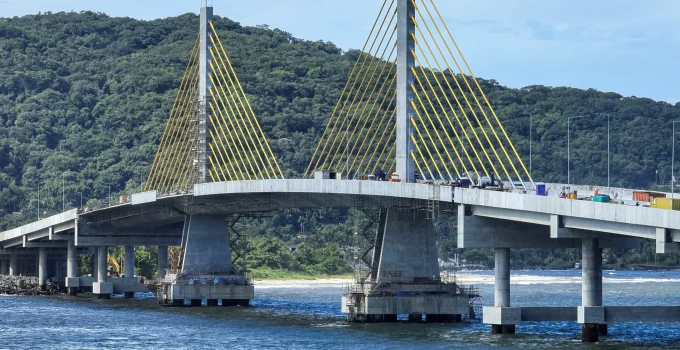 Ratinho Junior anuncia inauguração da Ponte de Guaratuba em 29 de abril, encerrando mais de 50 anos de espera