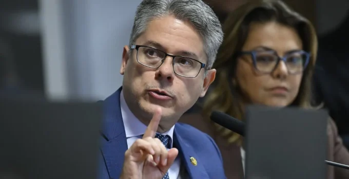 Relator Alessandro Vieira Consegue 27 Assinaturas para Prorrogar CPI do Crime Organizado e Busca Mais Luz Sobre Poderosos