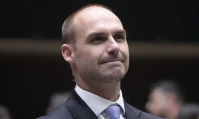 Eduardo Bolsonaro: A Estratégia de Afastar Eleitores com Insultos e Humilhação Pública em Busca de Votos para Flávio Bolsonaro