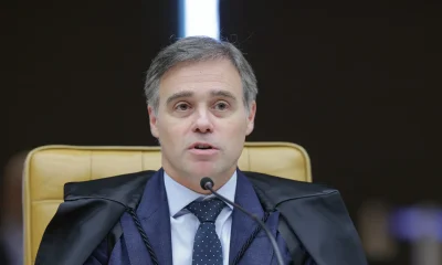 André Mendonça, do STF, recebe honraria máxima da Alesp em evento com Tarcísio de Freitas