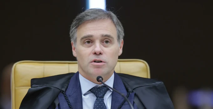 André Mendonça, do STF, recebe honraria máxima da Alesp em evento com Tarcísio de Freitas