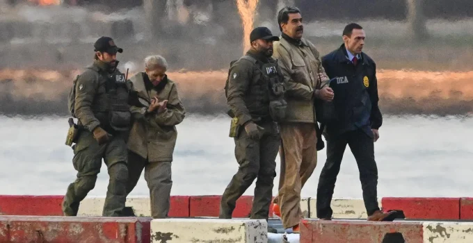 Argentina Pede Extradição de Maduro aos EUA para Julgamento por Crimes Contra a Humanidade Após Captura Surpresa