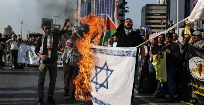 Tiroteio em frente ao Consulado de Israel em Istambul: Um morto e dois feridos em ataque a tiros com armas de cano longo