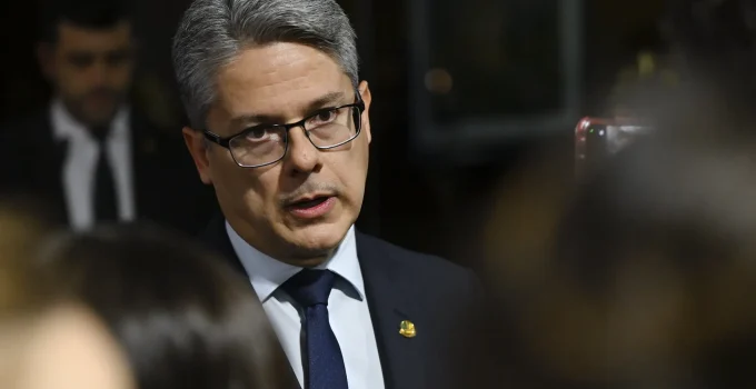 Davi Alcolumbre encerra CPI do Crime Organizado e relator critica: "Desserviço à nação"; investigação sobre STF é o foco
