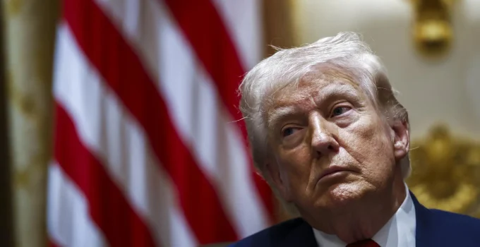 Petróleo despenca mais de 10% após Trump anunciar cessar-fogo com Irã e alívio toma mercados globais