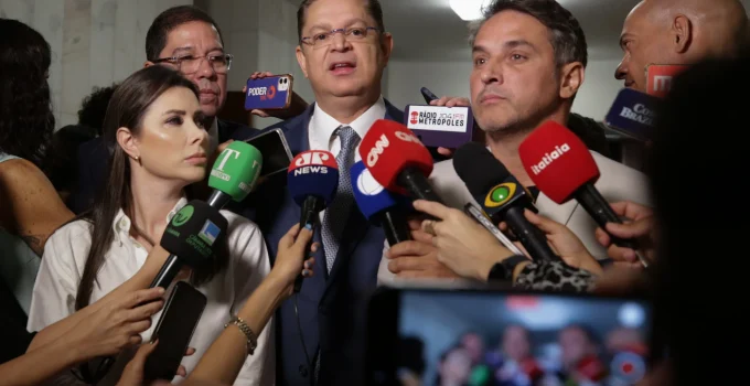 Janela Partidária: PL se Fortalece com Quase 100 Deputados e Aumenta Pressão sobre Governo Lula e Base Aliada