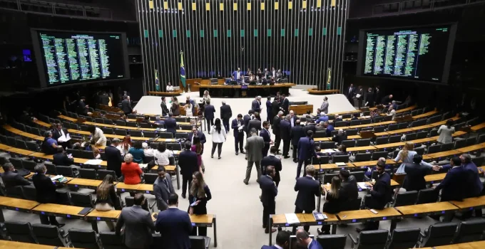 Câmara Aprova Lei Que Amplia Fiscalização de Postos de Combustíveis e Restringe Novos Estabelecimentos