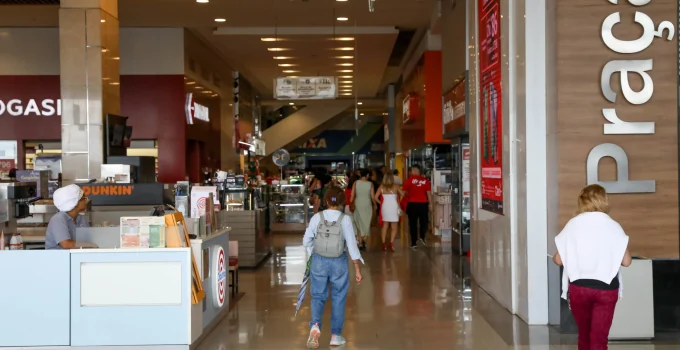 Setor Produtivo Pede Adiamento da Escala 6x1 para 2027: Temor de "Atropelo" em Ano Eleitoral e Uso de Medida Provisória