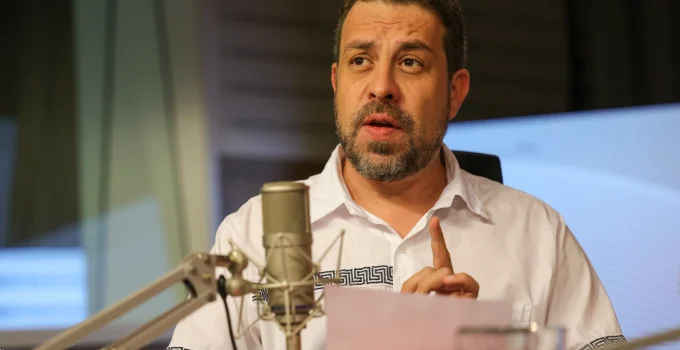 Boulos confirma PL do Governo para fim da escala 6x1 e desafia deputados: "Agora a onça vai beber água!"