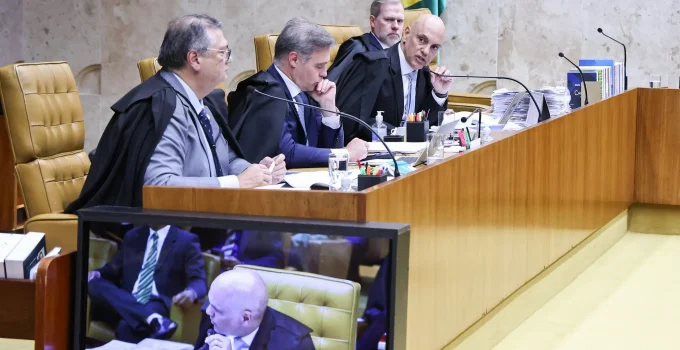Crise de Imagem: STF Registra 78,6% de Menções Negativas em Redes Sociais, Estudo Revela Impacto Digital