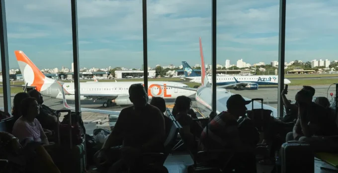 Pane em radar da FAB causa caos aéreo: voos cancelados e atrasados em Congonhas e Guarulhos geram transtornos