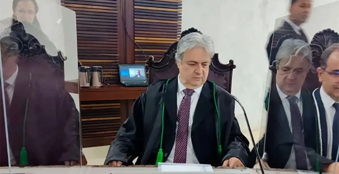 Justiça do Paraná reduz R$ 917 mil em pagamento para Maurício Requião, conselheiro do TCE-PR