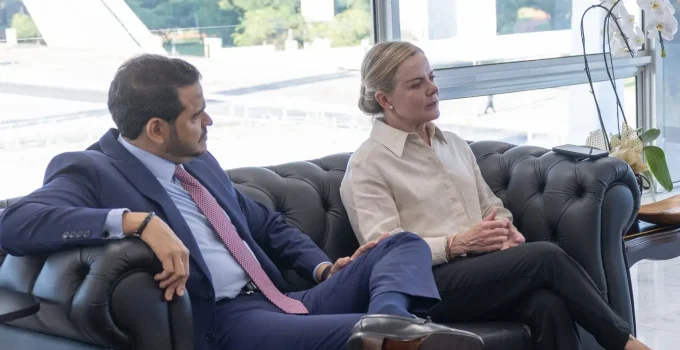 Gleisi Hoffmann detona jornal por criticar indicação de Jorge Messias ao STF: "Se mete onde não deve"