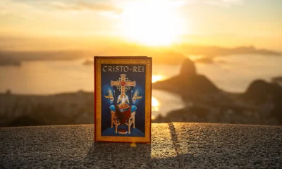 Cristo Redentor se torna palco para lançamento de box especial da Minha Biblioteca Católica, celebrando fé e tradição em meio à beleza icônica