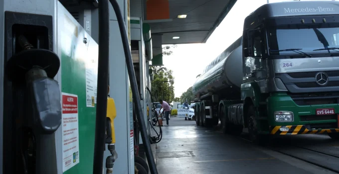 Inflação em Março Dispara Acima do Previsto: Diesel e Alimentos Pressionam Bolso do Brasileiro