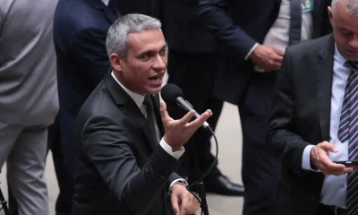 TJDFT condena Gustavo Gayer a pagar R$ 20 mil a Gleisi Hoffmann e Lindbergh Farias por postagem misógina e de cunho sexual