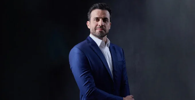 Pablo Marçal se declara "escudeiro" de Flávio Bolsonaro e promete batalha contra a esquerda rumo ao Planalto