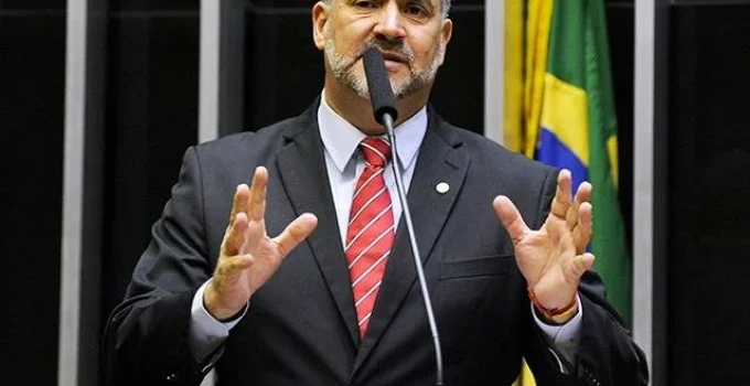 Lula Troca Liderança na Câmara: Paulo Pimenta Assume para Destravar Agenda e Impulsionar Eleições de 2026