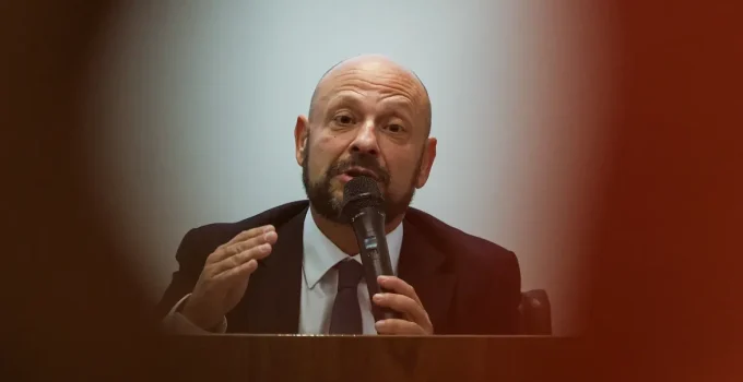 Ex-presidente do INSS culpa Ministério por filas e rebate demissão: "Consciência tranquila"