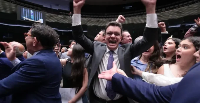 Deputado do PT Odair Cunha é eleito para o TCU após forte apoio na Câmara; Senado analisa agora a nomeação