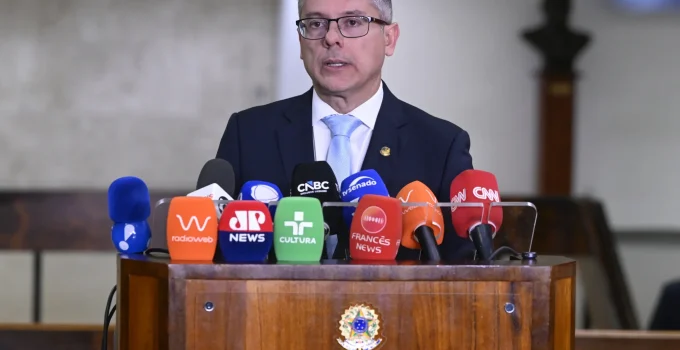 Relator da CPI critica "abraço de afogado" do Governo Lula no STF após rejeição de indiciamento de ministros
