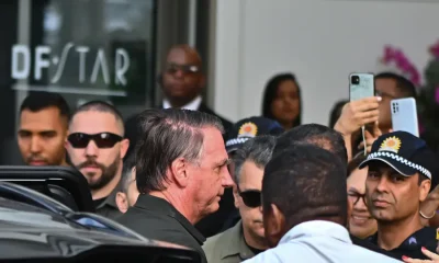 Bolsonaro bate a cabeça e pode ir a hospital; Michelle pede orações e PF muda versão sobre transferência