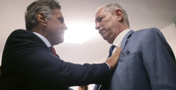 Aécio Neves convida Ciro Gomes para ser candidato do PSDB à Presidência em 2026: 'Um novo caminho para o Brasil'