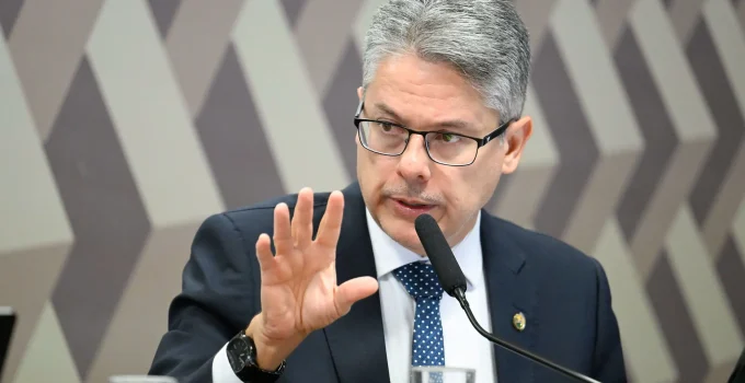 Alessandro Vieira Reage a Pedido de Investigação de Gilmar Mendes: "Ameaças Não Vão Mudar o Curso da História"