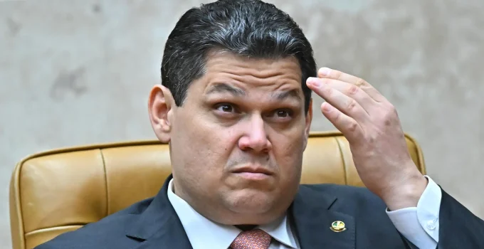 Oposição Declara "Guerra" ao STF e Acusa Alcolumbre de "Covardia" Após Pedido de Indiciamento de Ministros