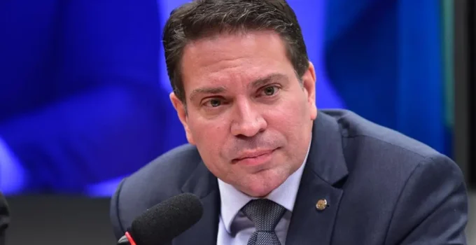 Ramagem rompe silêncio após detenção nos EUA e dispara contra PF: "Polícia de jagunços"