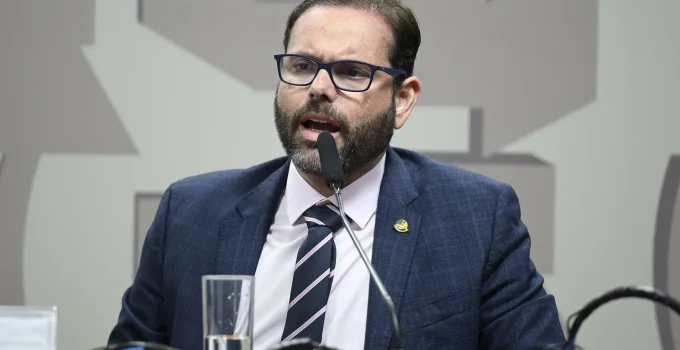Missão de Senadores ao EUA para Acompanhar Pedido de Asilo de Ramagem: Parlamento Brasileiro Age em Defesa de Direitos Fundamentais