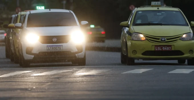 Volta das Placas Antigas? Projeto de Lei 3214/23 Quer Mais Informação e Identificação de Veículos com Estado e Município
