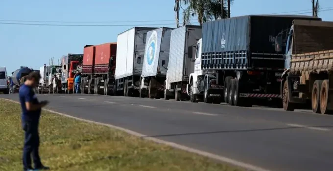 Multas para Caminhoneiros por Bloqueios em 2022 Superam Valores da Lava Jato para Gigantes da Construção e JBS