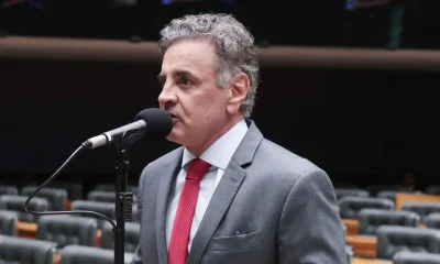 Aécio Neves, o "Neto da Democracia", é criticado por defender STF e atacar impeachment de ministros