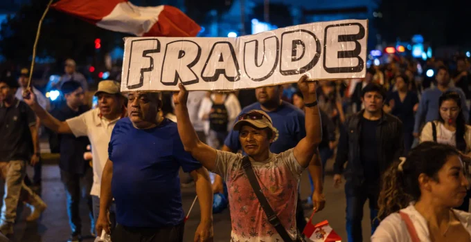 Peru: Justiça Eleitoral Adia Resultado Final do 1º Turno para Maio e Aumenta Tensão com Denúncias de Fraude