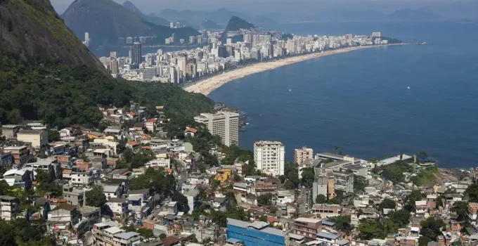 Operação no Vidigal: Líder do CV fugitivo da Bahia se esconde no Rio e deixa 200 turistas ilhados em morro