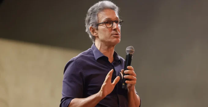 Zema choca ao comparar STF com Vorcaro a abusos na Igreja: "Nos dá nojo", diz pré-candidato