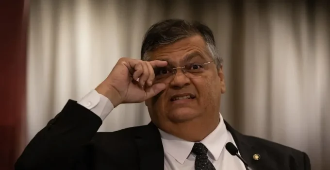Flávio Dino Propõe Reforma Radical no Judiciário: Fim de Acesso Livre a Tribunais Superiores e Combate à Corrupção Interna