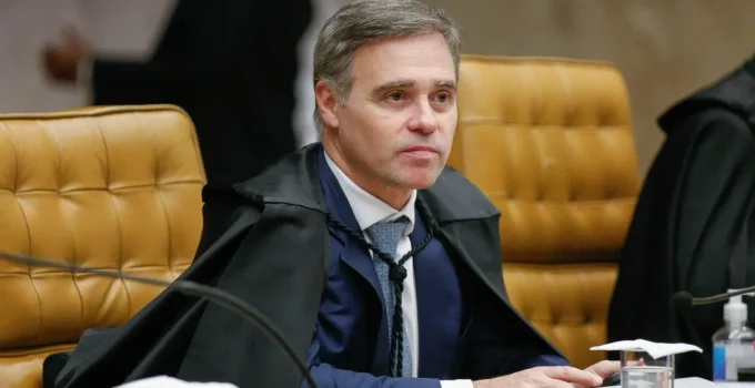 Atuação de Mendonça no STF: Estratégia de Contenção Institucional Gera Debates e Ambiguidade em Brasília