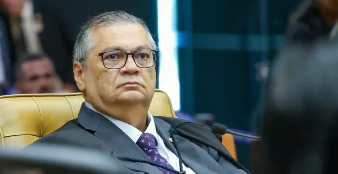 Flávio Dino vota com maioria e forma placar de 3 a 0 contra Eduardo Bolsonaro em caso de difamação contra Tabata Amaral no STF
