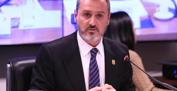Diretor da PF reage e cassa credenciais de adido dos EUA após expulsão de delegado brasileiro em retaliação