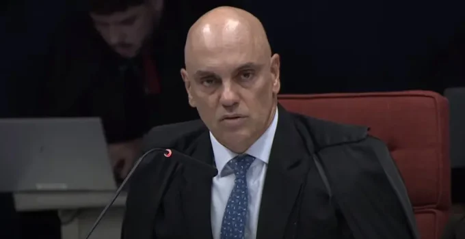 Moraes Anula Sindicância do CFM sobre Atendimento Médico de Bolsonaro e Direita Reage com Acusações de Abuso de Poder