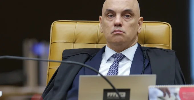 Alexandre de Moraes anula sindicância do CFM sobre saúde de Bolsonaro e intima presidente a depor na PF