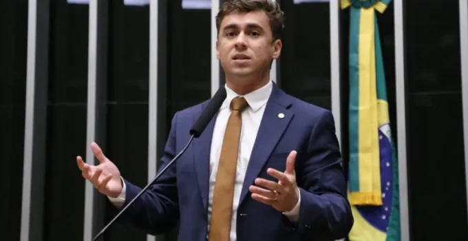 Nikolas Ferreira chama Jair Renan de "toupeira cega" em briga com clã Bolsonaro; Flávio pede paz