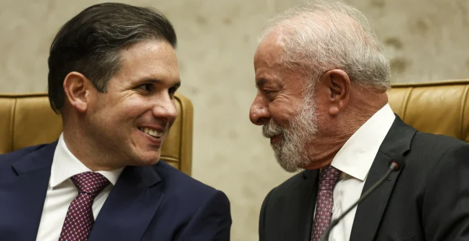 Fim da Escala 6x1: Câmara Avança com PECs e Deixa Projeto do Governo Lula em Segundo Plano