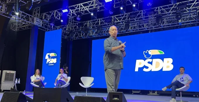 Ciro Gomes Define Futuro Político em Maio: Presidência ou Governo do Ceará? Entenda o Dilema