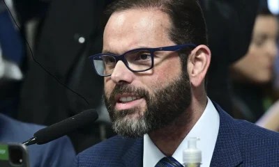 Senadores pedem prisão domiciliar humanitária para Bolsonaro após acidente grave na PF; Moraes é acionado